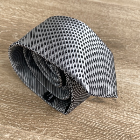 Grey and purple assorted ties and pocket squares - Picture 12 of 17